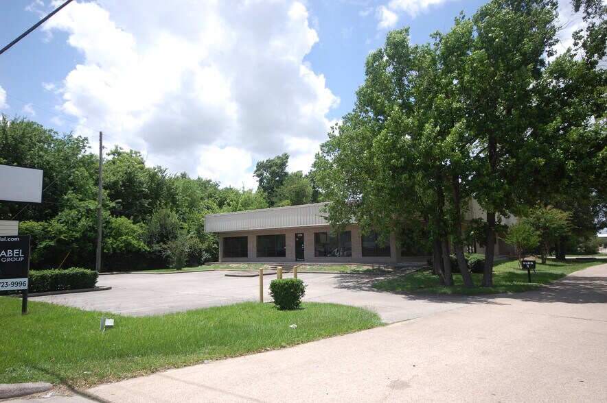 More Photos Of 21755 N I-45 Fwy, Spring Flex For Sale