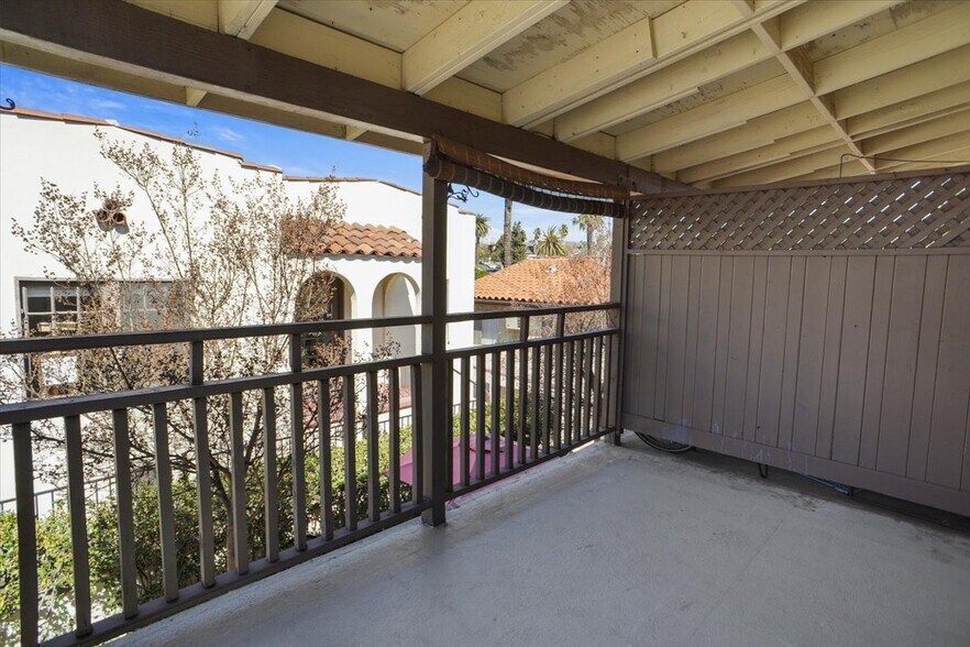 More Photos Of 577 N Boylston St, Los Angeles Apartments For Sale