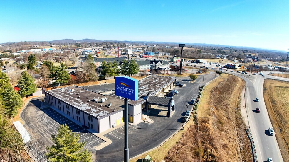 More Photos Of 2075 Highway 192 W, London Hotel For Sale