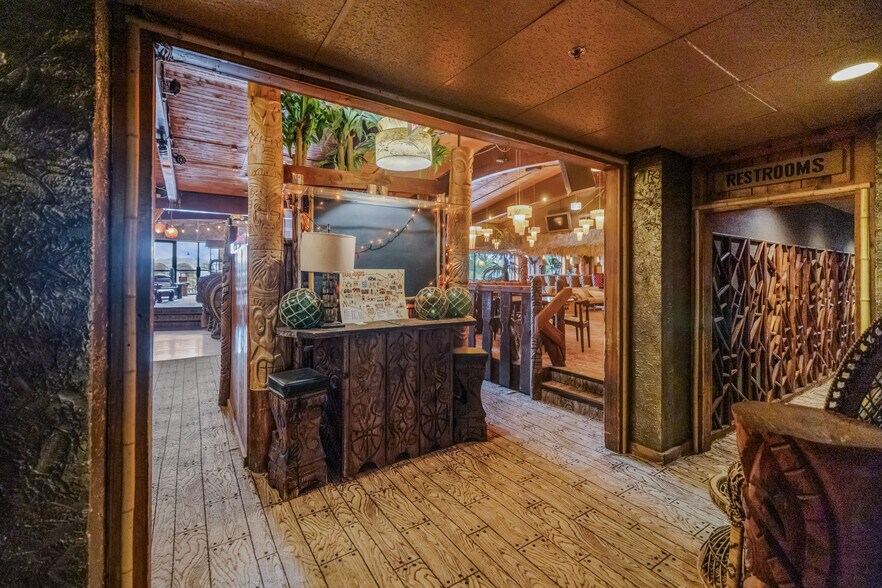 More Photos Of 1900 & 1924 Marshall St NE, Minneapolis Restaurant For Sale
