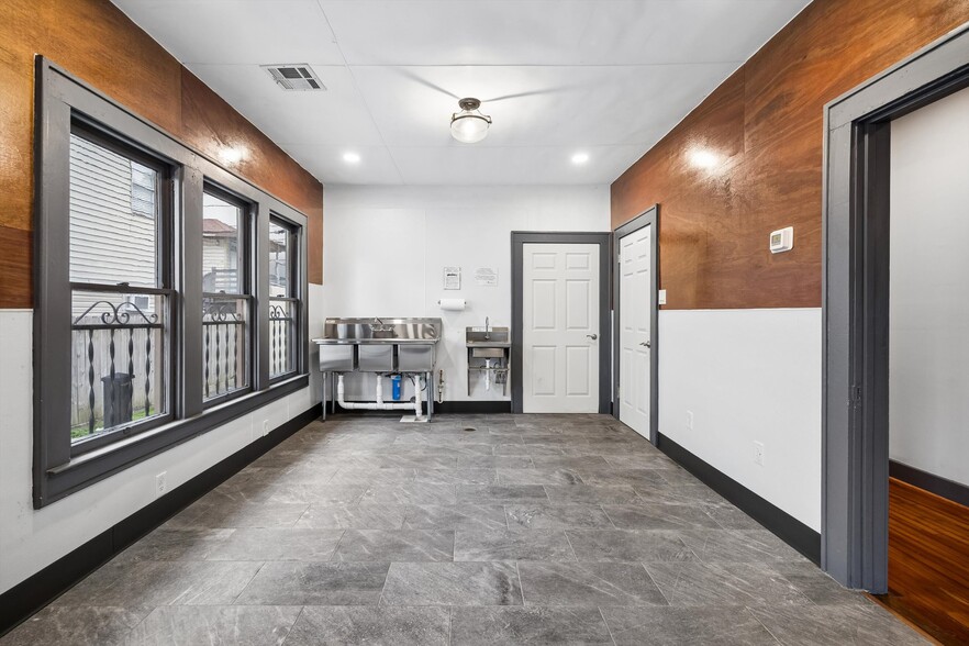 More Photos Of 511 Richmond Ave, Houston Restaurant For Lease