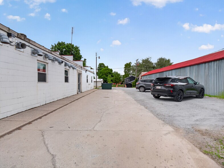 More Photos Of 217 State St, Ashley General Retail For Sale