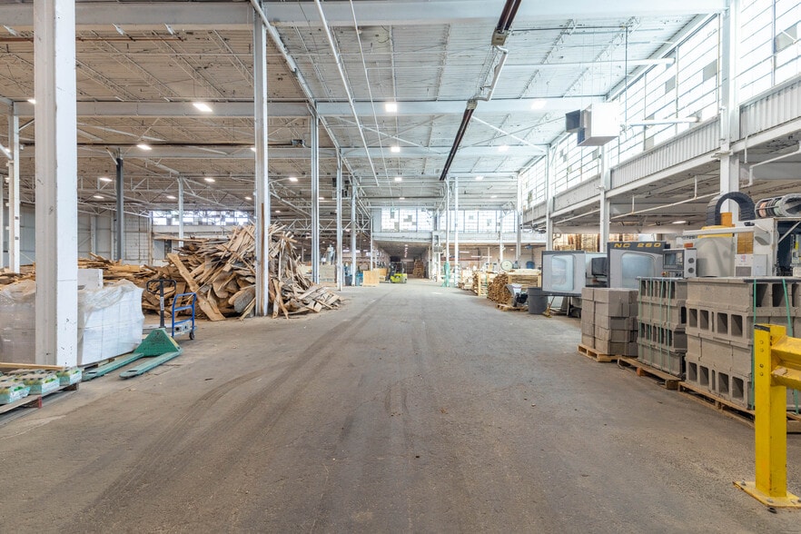 More Photos Of 13881 Elmira St, Detroit Manufacturing For Sale