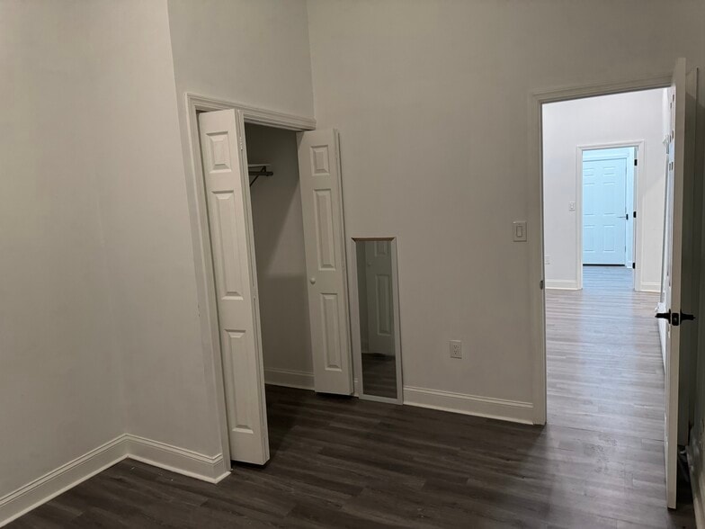 More Photos Of 194 Woodward St, Jersey City General Retail For Lease