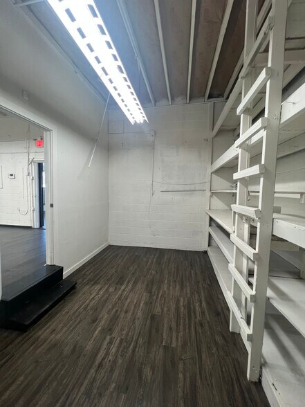 More Photos Of 6735 N Peoria Ave, Tulsa Convenience Store For Lease