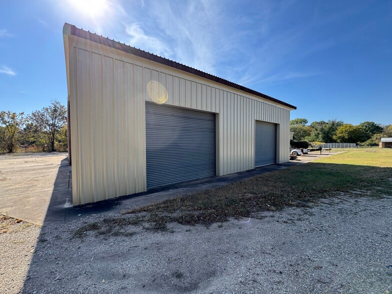 More Photos Of 400 E Jackson St, Broken Arrow Warehouse For Lease