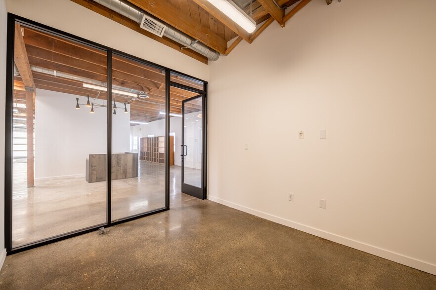 More Photos Of 2842-2912 Colorado Ave, Santa Monica Flex For Lease