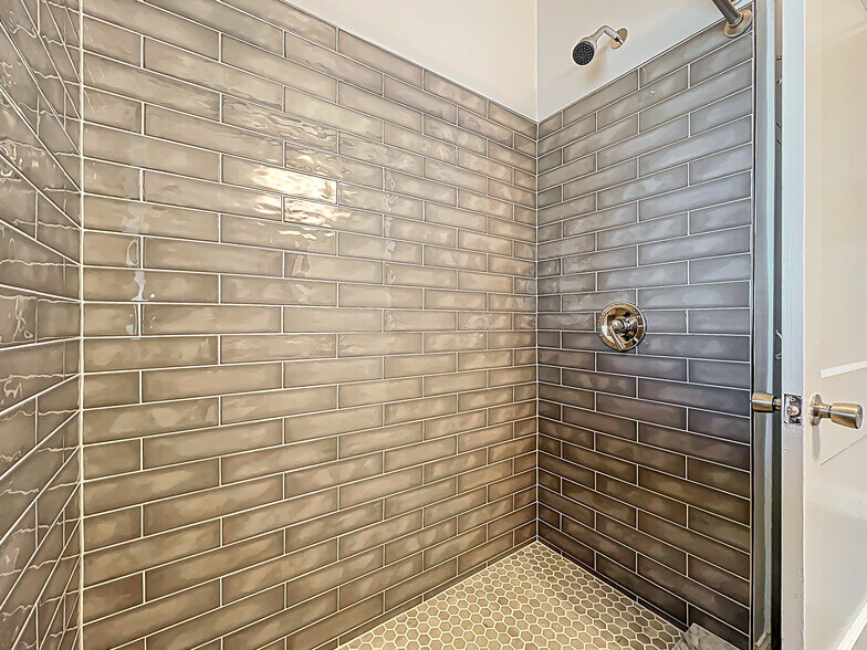 More Photos Of 1976 W Fairbanks Ave, Winter Park General Retail For Sale