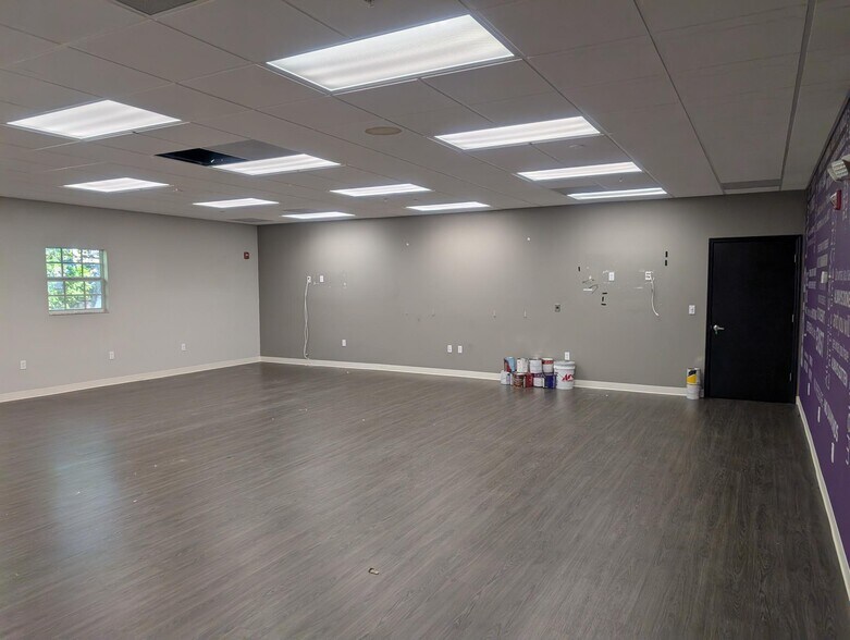 More Photos Of 3355 Clark Rd, Sarasota Medical For Lease