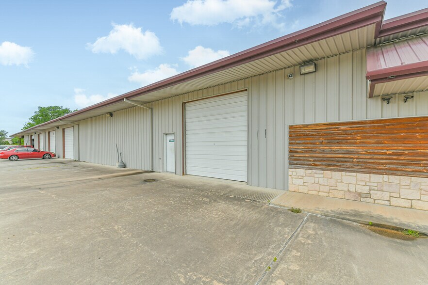 More Photos Of 7449 Wright Rd, Houston Manufacturing For Sale