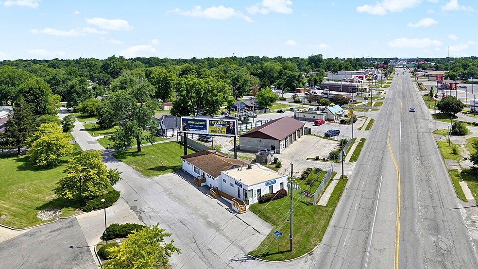 More Photos Of 7102 E Pendleton Pike, Indianapolis Office For Sale