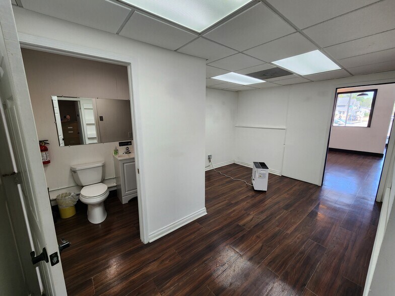 More Photos Of 4105 12 Mile Rd, Berkley Storefront For Sale