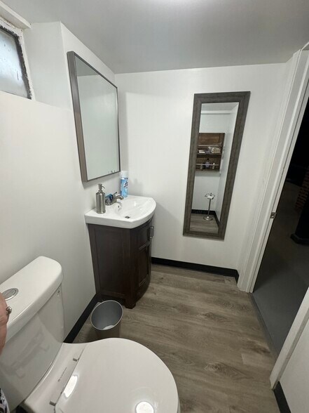 More Photos Of 2 Oakway Rd, Timonium Office For Lease