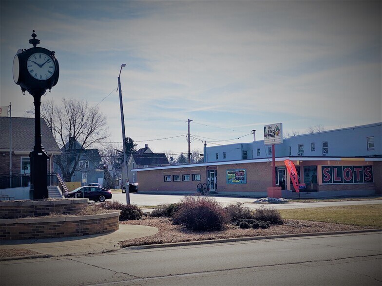 More Photos Of 539 Blackhawk Blvd, South Beloit Medical For Lease