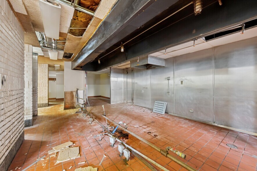 More Photos Of 2020 N Lincoln Park West, Chicago Apartments For Sale