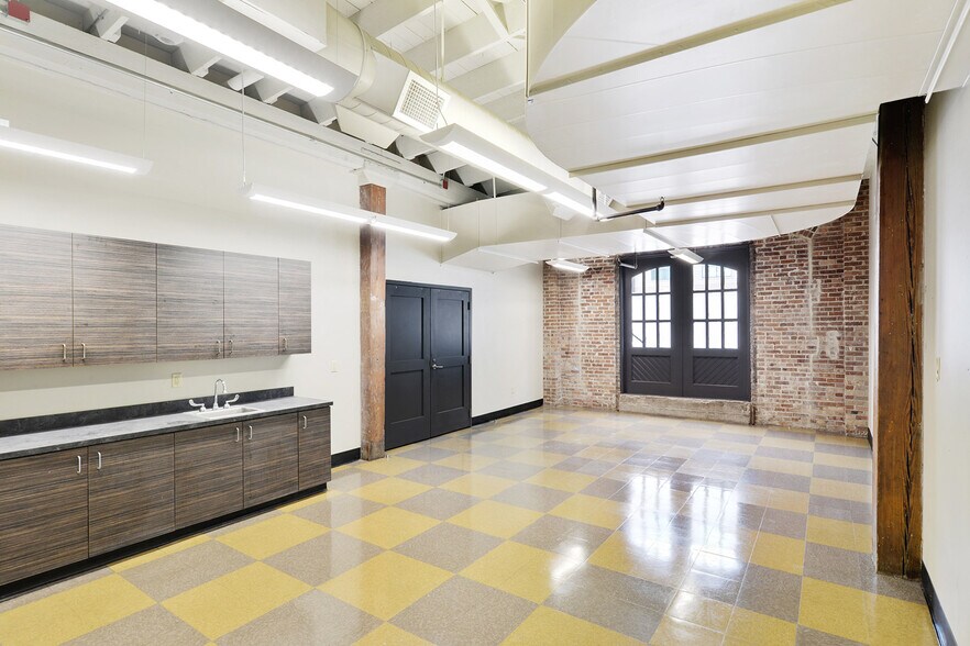 More Photos Of 3300 Gravier St, New Orleans Medical For Sale