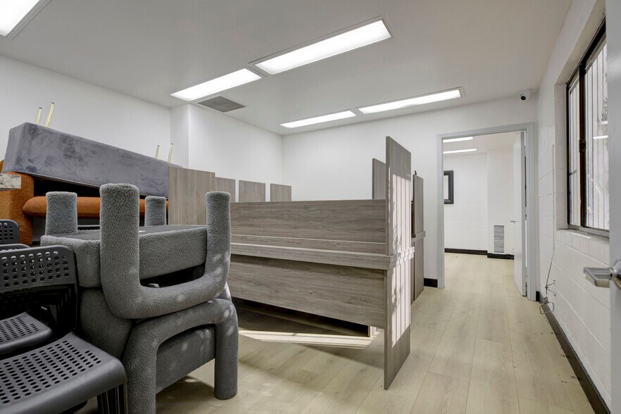 More Photos Of 18417 Bryant St, Northridge Service For Sale