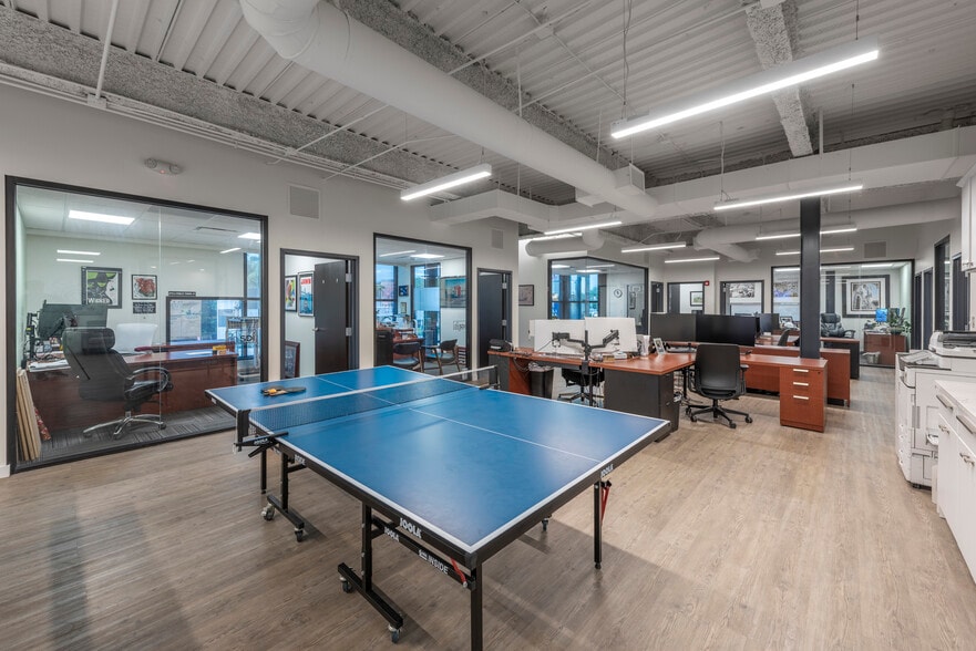 More Photos Of 4427 W Kennedy Blvd, Tampa Office For Sale
