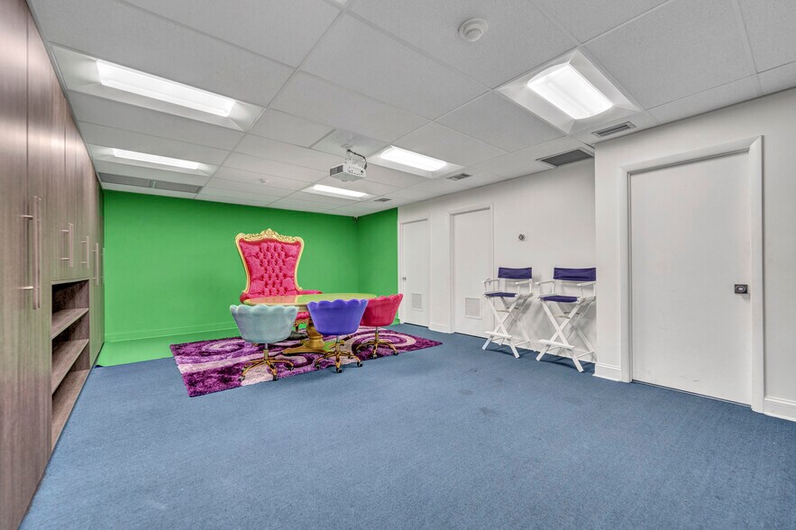 More Photos Of 5465 NW 36th St, Miami Office For Sale