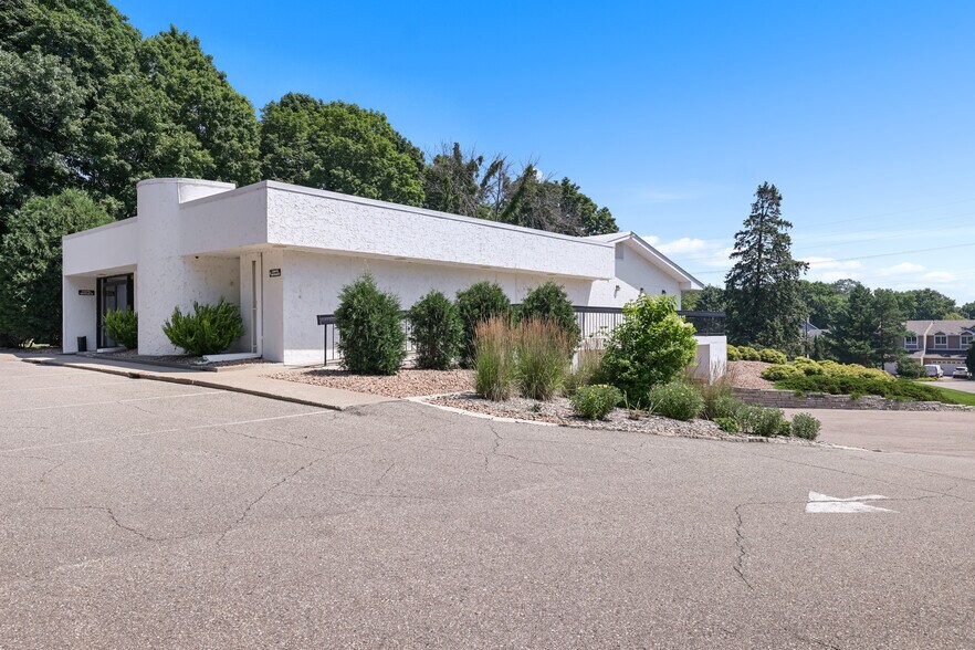 More Photos Of 1801 Commerce Blvd, Mound Funeral Home For Sale