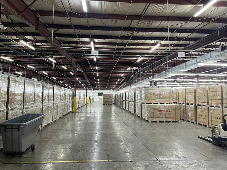 More Photos Of 229 Hollie Dr, Martinsville Warehouse For Lease