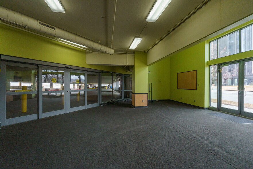 More Photos Of 3253 Dodge St, Omaha Hotel For Sale