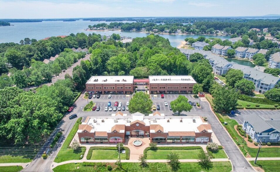 More Photos Of 18047 W Catawba Ave, Cornelius Office For Lease