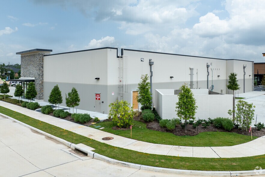 More Photos Of SEC of Woodland Hills Dr @ Madera Run Parkway, Atascocita Unknown For Lease