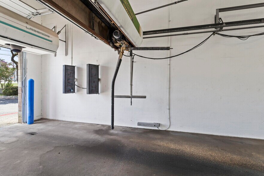 More Photos Of 2316 Pecan St W, Pflugerville Carwash For Sale