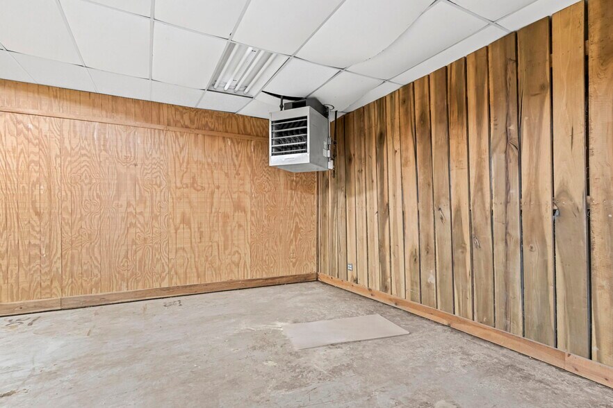 More Photos Of 2929 Clifty Dr, Madison Flex For Sale