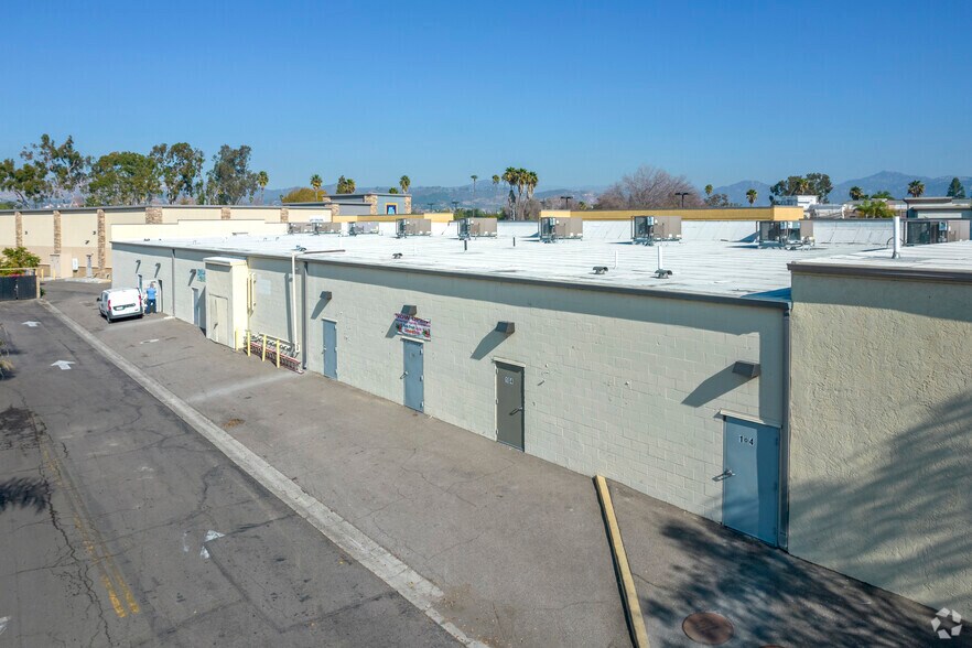 More Photos Of 1310-1328 E Valley Pky, Escondido Freestanding For Lease