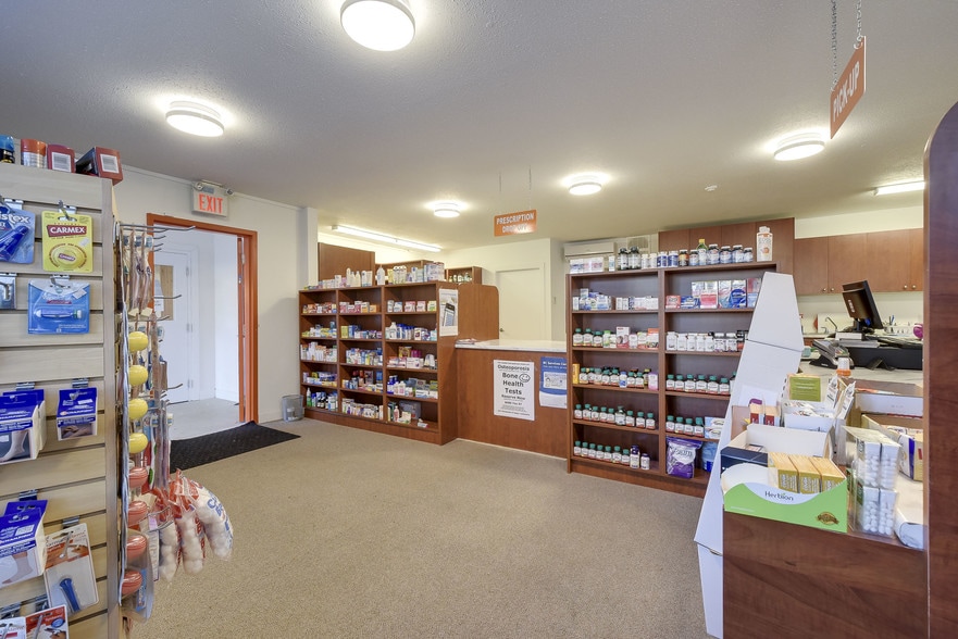 More Photos Of 9103 Glover Rd, Langley Storefront Retail Residential For Lease