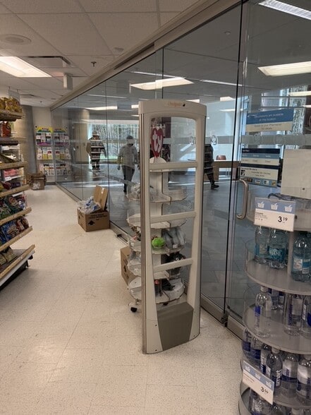 More Photos Of 9750 140 St, Surrey Hospital For Lease
