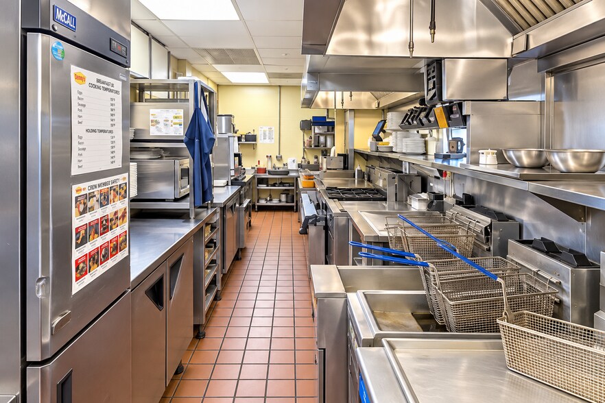 More Photos Of 3422 W Gentry Pkwy, Tyler Restaurant For Lease