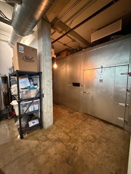 More Photos Of 700 E Broadway, Long Beach Restaurant For Sale