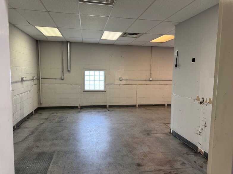 More Photos Of 214 Omohundro Pl, Nashville Manufacturing For Sale