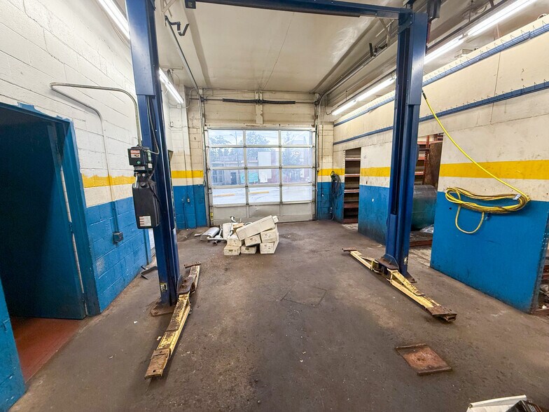 More Photos Of 901 Penn Ave, Pittsburgh Auto Repair For Sale