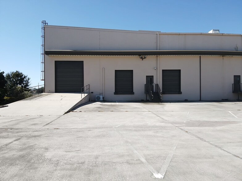 More Photos Of 2335 Commerce Point Dr, Lakeland Unknown For Lease