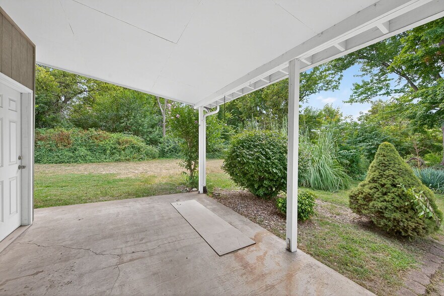 More Photos Of 222 W Saint Louis St, Pacific Office For Sale