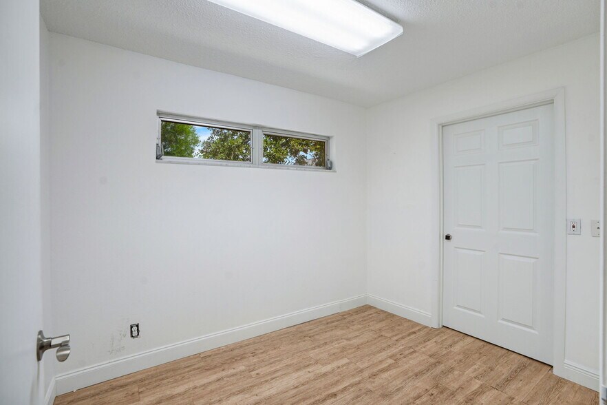 More Photos Of 540 Nokomis Ave S, Venice Medical For Lease