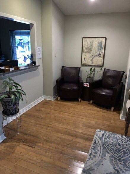 More Photos Of 2525 Wallingwood Dr, Austin Unknown For Lease