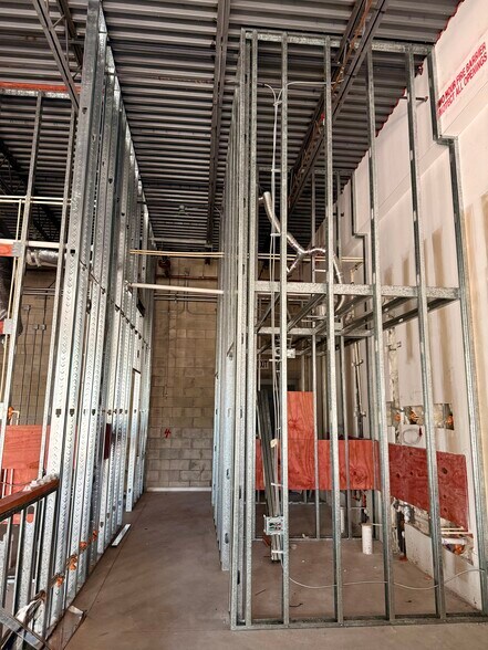 More Photos Of 5628 Circa Fishhawk Blvd, Lithia General Retail For Lease