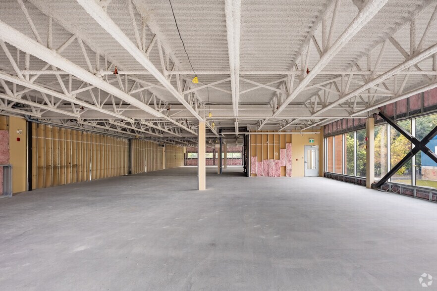 More Photos Of 3040-3050 Rue De Rouen, Montréal Office For Lease