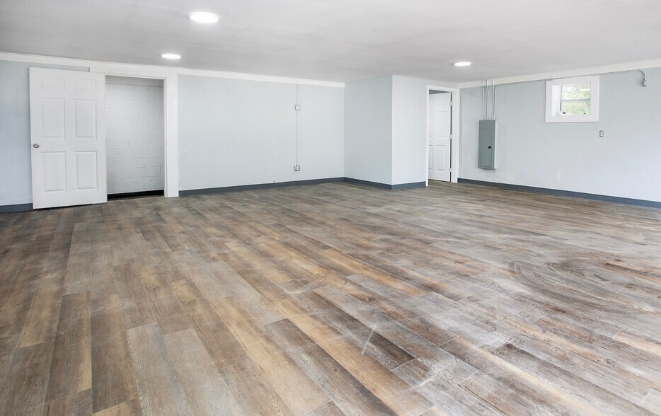More Photos Of 2410 Angeline St, Kilgore Freestanding For Lease