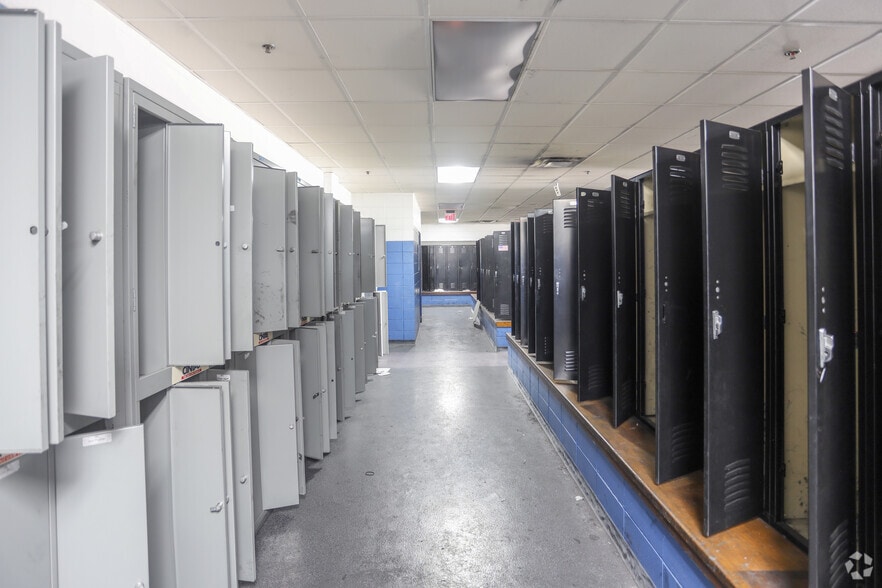 More Photos Of 1450 Commerce Pky, Franklin Manufacturing For Lease