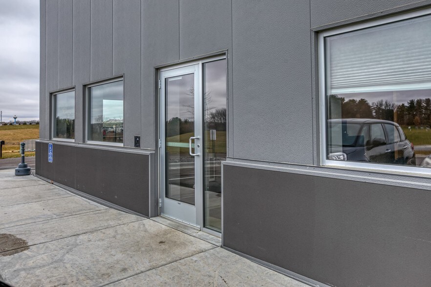 More Photos Of 1974 Pond View Dr SE, Lonsdale Warehouse For Sale