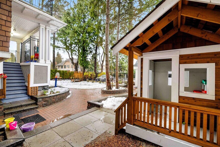 More Photos Of 4355 Granville St, Vancouver Schools For Sale