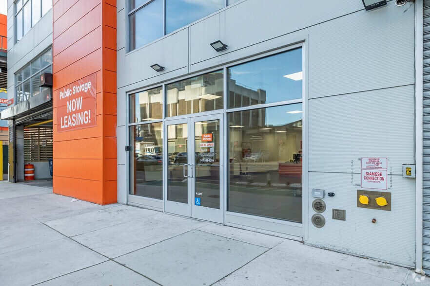 More Photos Of 3108 Northern Blvd, Long Island City Showroom For Sale