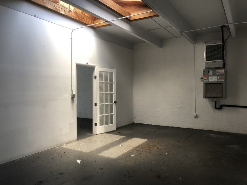 More Photos Of 331 NW 26th St, Miami Unknown For Lease