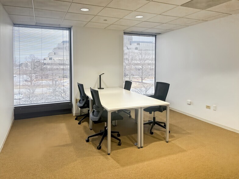 More Photos Of 4200 Commerce Ct, Lisle Coworking Space